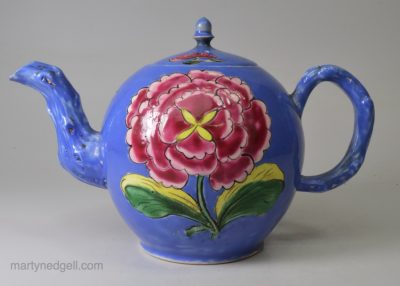 Staffordshire prattware pottery module of a chicken, circa 1800