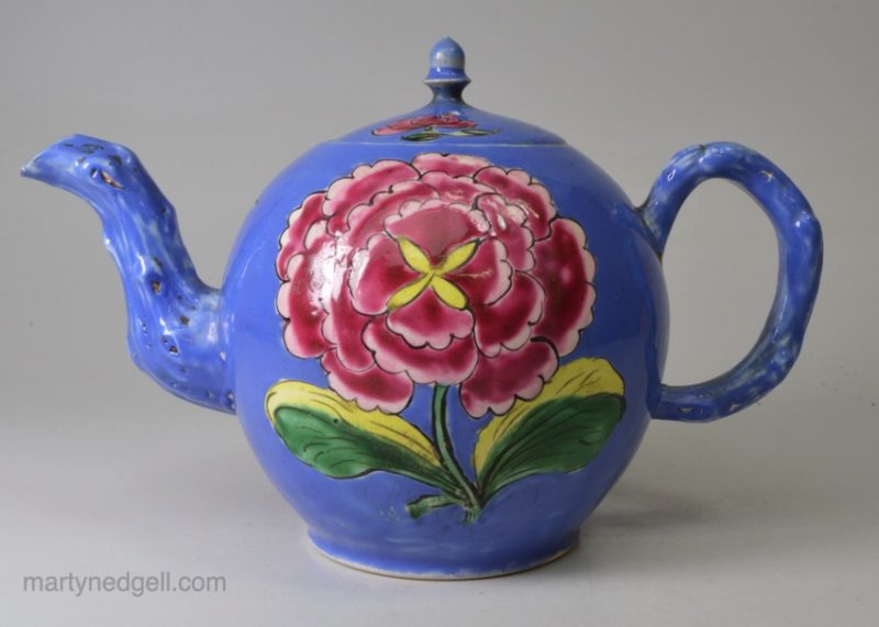 Staffordshire prattware pottery module of a chicken, circa 1800