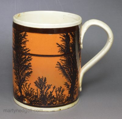Creamware pottery mug decorated with tan slip and dendritic mochaware markings, circa 1820