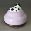 Bilston enamel bonbonniére moulded as a spaniel, circa 1780