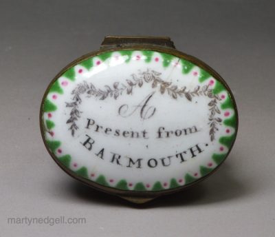 Bilston enamel patch box 'A Present from BARMOUTH', 1780