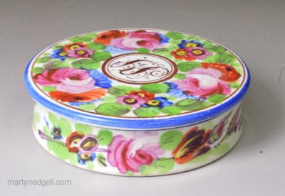 Pearlware pottery snuff box, circa 1820 Bristol Pottery possibly painted by William Fifield (1777-1857)