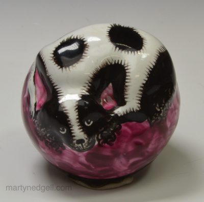 Bilston enamel bonbonnière moulded as a spaniel, circa 1770