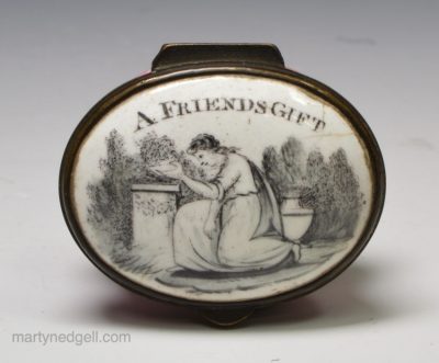 Bilston enamel patch box 'A FRIENDS GIFT', circa 1780