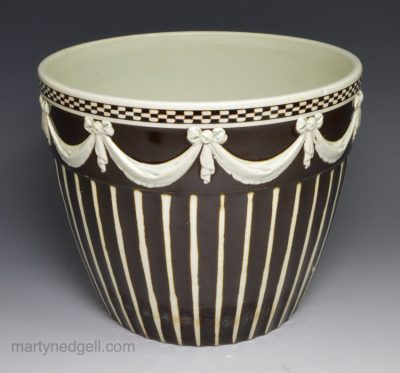 Pearlware pottery Wedgwood flower pot decorated with brown slip, circa 1790