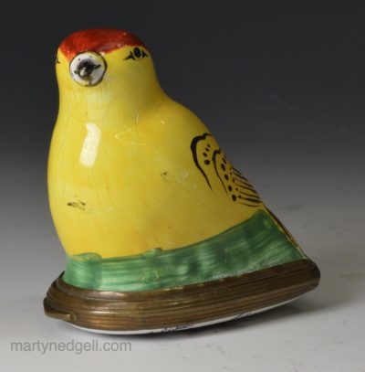 Bilston enamel yellow bird enamel bonbonnière, circa 1780