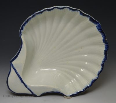 Pearlware pottery shell moulded pickle dish, circa 1800