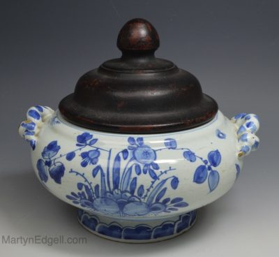 London delft storage jar, circa 1690, replacement wooden lid