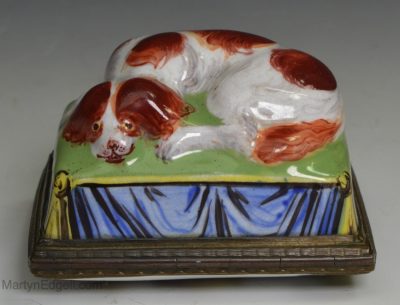 Bilston enamel snuff box moulded with a spaniel, circa 1770