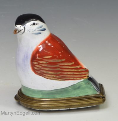 Bilston enamel bird enamel bonbonnière, circa 1780