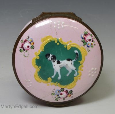 Bilston enamel snuff box painted with a spaniel, circa 1770