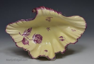 Wedgwood creamware pottery pickle dish decorated with shell edging, circa 1770