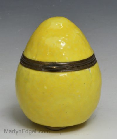 Bilston enamel box moulded as a lemon, circa 1780