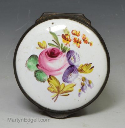 Bilston enamel snuff box decorated with florals, circa 1780