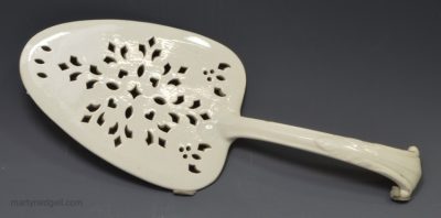 Wedgwood creamware pottery pierced fish slice, circa 1820