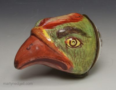Bilston enamel hawk bonbonnière, circa 1770
