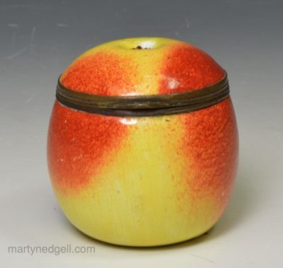 Bilson enamel apple bonbonnière, circa 1770