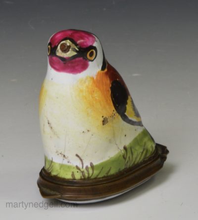 Bilston enamel bird enamel bonbonnière, circa 1780