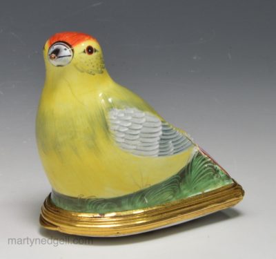 Bilston enamel bird enamel bonbonnière, circa 1780