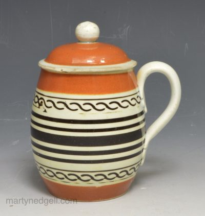 Small pearlware pottery mug and lid decorated with inlaid brown slip, circa 1820